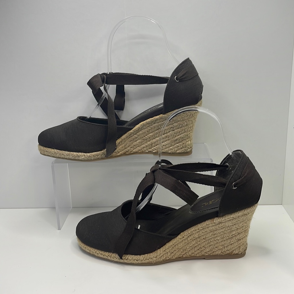 Covergirl Brown Wedges Size 8